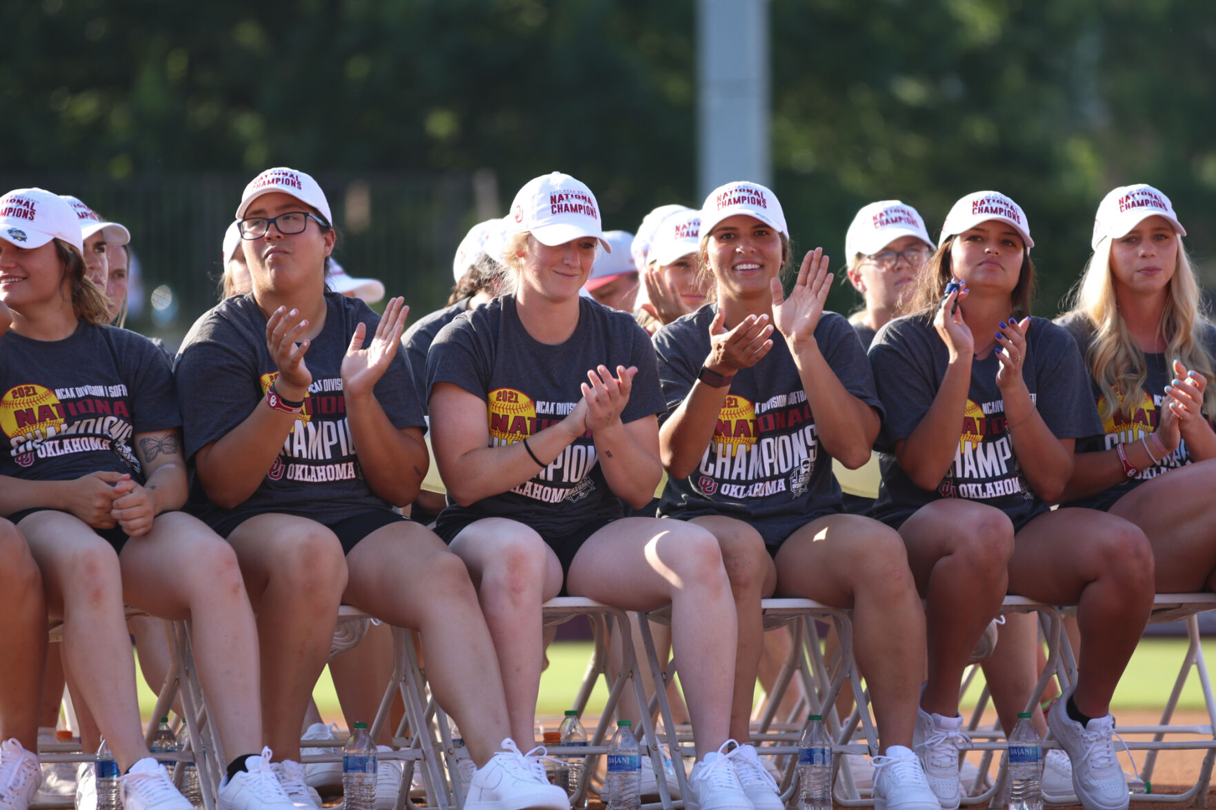 Sooners clap